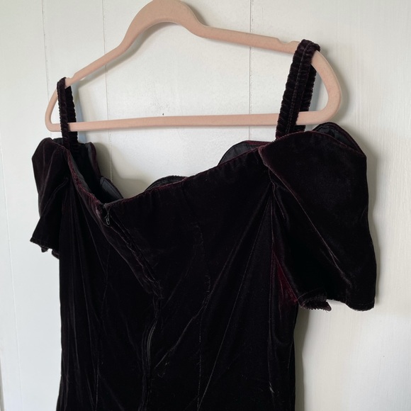 Black velvet petal scalloped neckline off the shoulder dress vintage retro - Picture 8 of 8